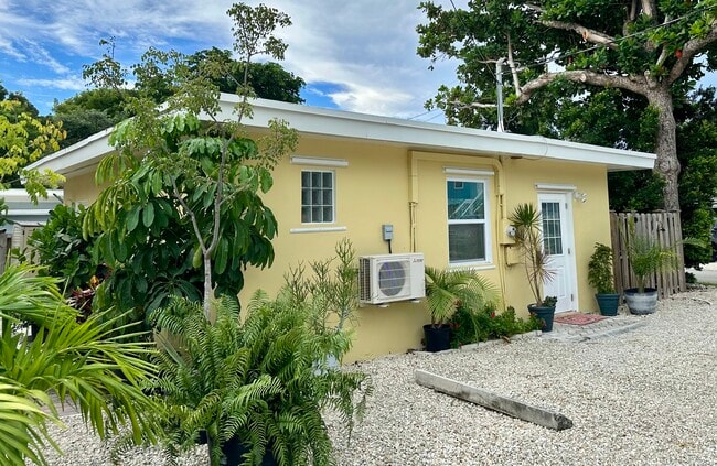 Building Photo - 112 Parker Dr