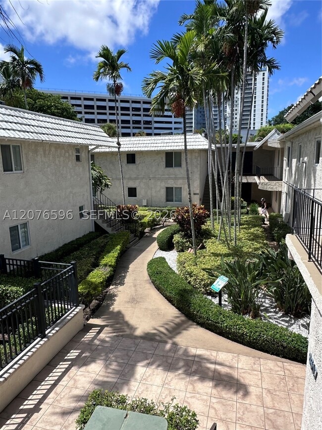 Building Photo - 8615 SW 68th Ct Unit 22