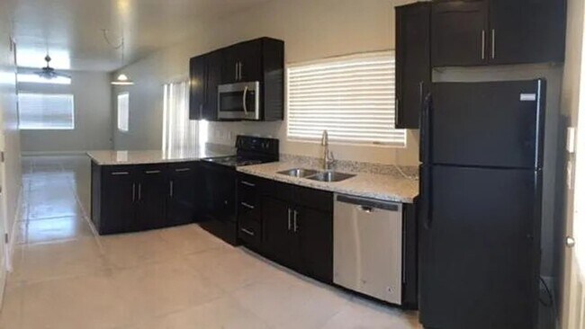 Photo - One Month Free Rent!! Unidad 2