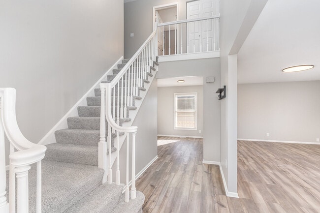 Photo - 355 Crestwood Ct