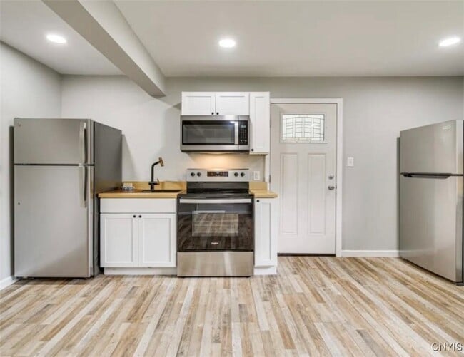 Photo - 276 Lakeshore Rd