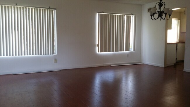 Photo - 10123 Hanna Ave