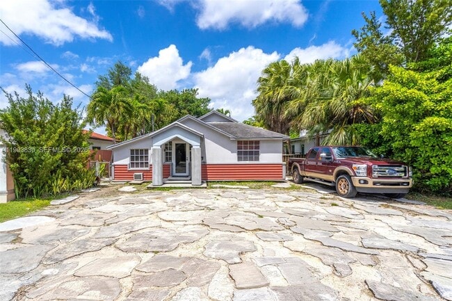 Building Photo - 6295 SW 29th St Unit 1