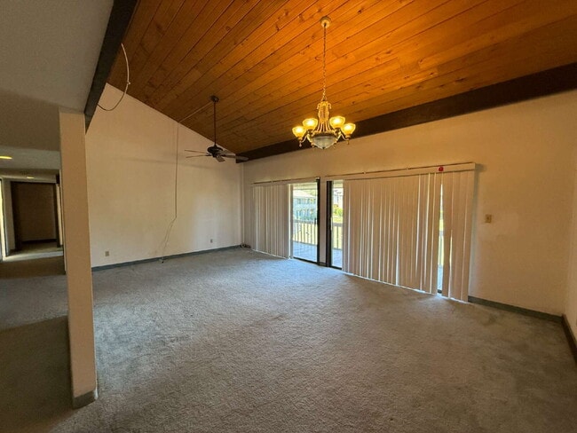 Building Photo - 926 Tennis Way Rental