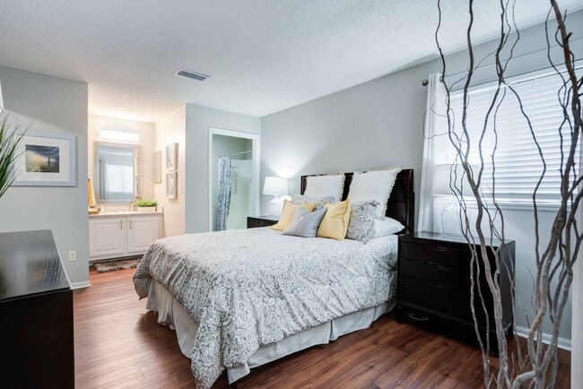Coral Club Apartment Homes