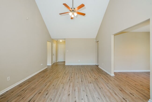 Photo - 6929 Country Walk Dr