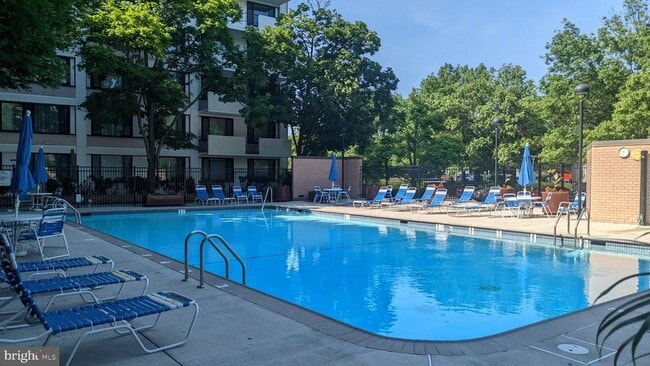 Building Photo - 4501 Arlington Blvd Unit 219