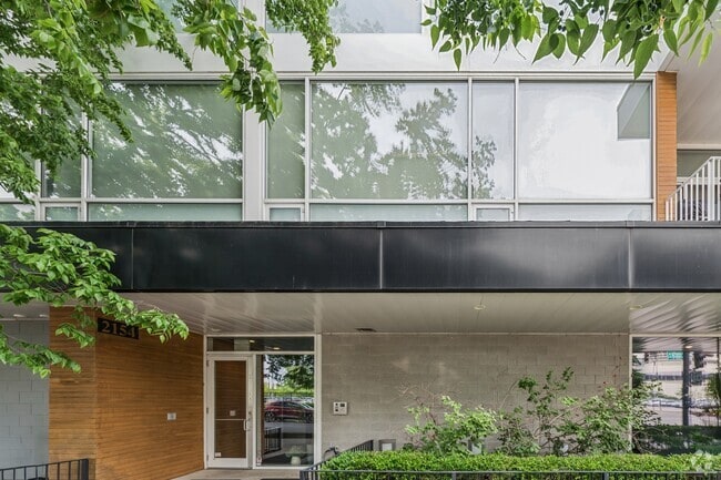 Building Photo - 2154 W Division St Rental