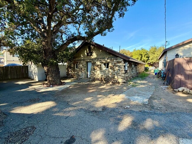 Photo - Beautifully updated 1 bed 1 bath in Thousand Oaks! All utilities included