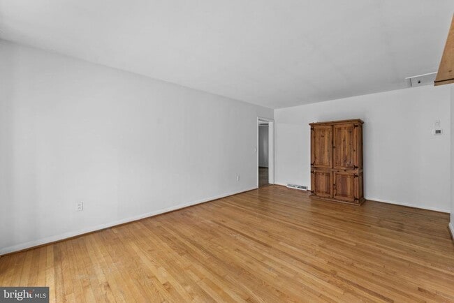 Photo - 203 Maple St