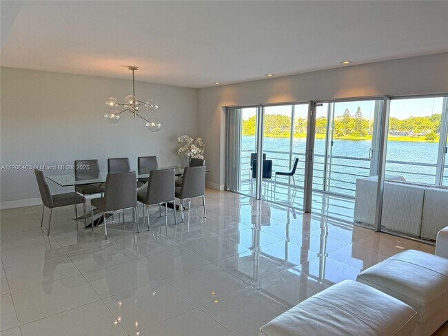 Photo - 879 NE 195th St Unit 228