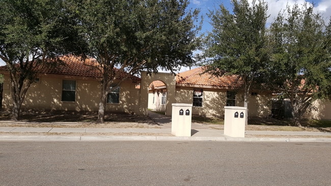 Front View - 2512 Redbud Ave Unit 2