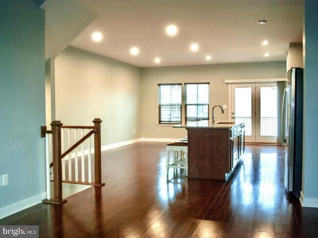 Photo - 601 Colindale St