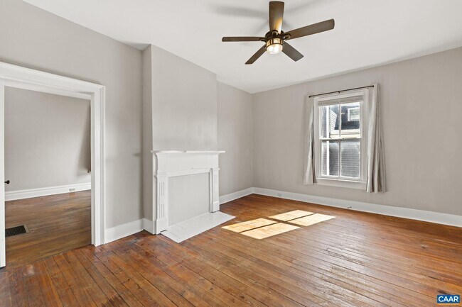 Photo - 830 E Beverley St