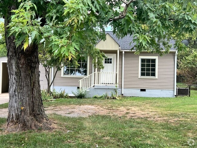 Building Photo - Cozy 2 Bedroom/ 1 Bath Cottage in West Nas... Rental