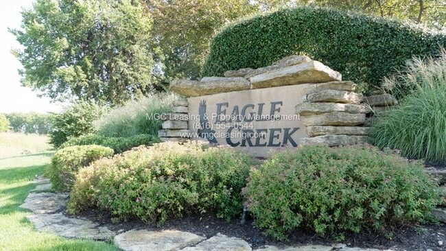 Building Photo - EAGLE CREEK LUXURY TOWNHOME READY for your August move!