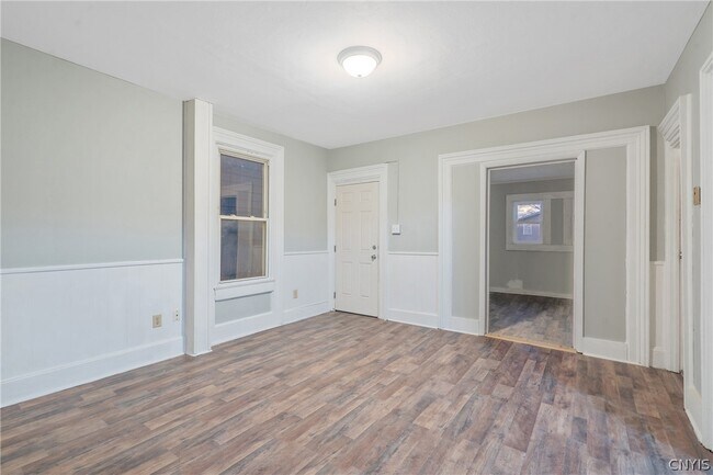 Photo - 95 Ontario St