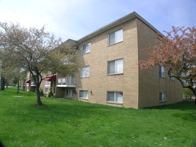 Cross Creek Garden Apartments For Rent in Cleveland, OH | ForRent.com