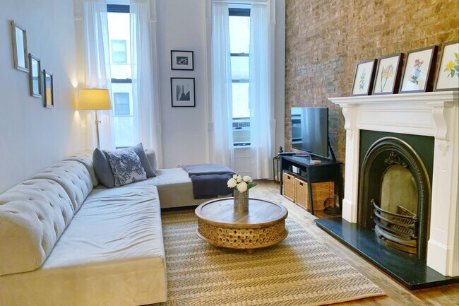 Building Photo - 134 W 71st St