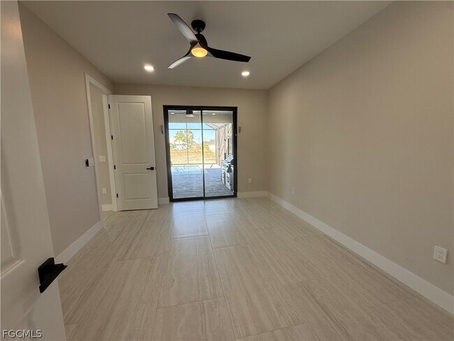 Photo - 102 NE 8th Pl