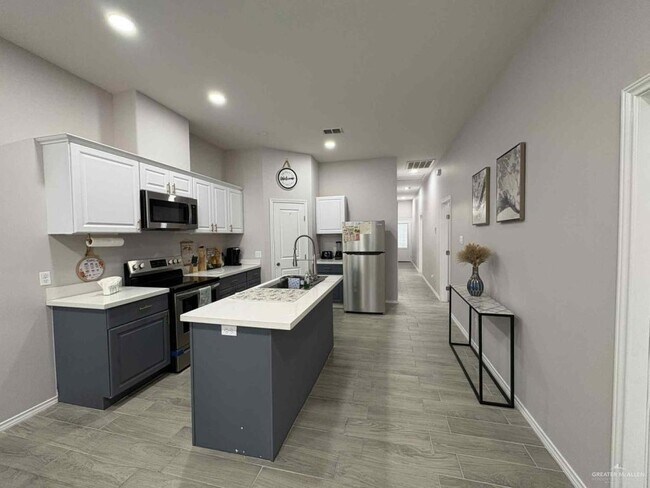 10 Cassandra St