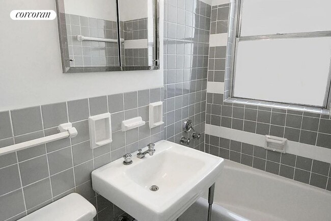 Photo - 230 E 79th St