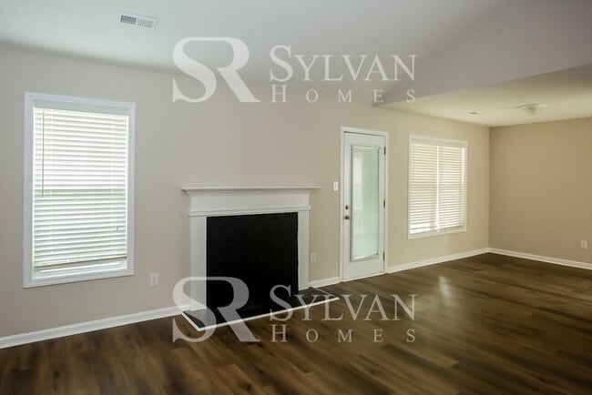 Photo - This home exudes a cheerful and welcoming charm!