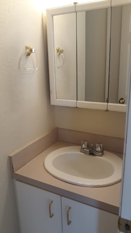 Photo - 606-606 24th St