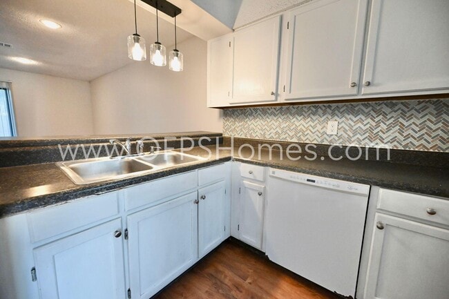 Photo - 206 Fourth St SE