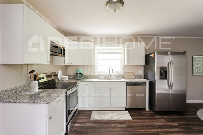 Photo - 6061 Pine View Terrace