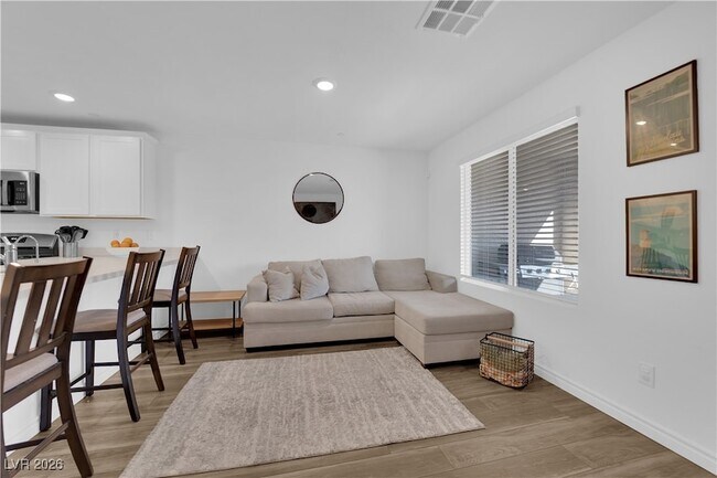 Photo - 6200 Foxes Dl St