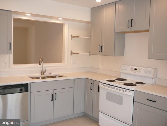 Building Photo - 8607 Dellway Ln