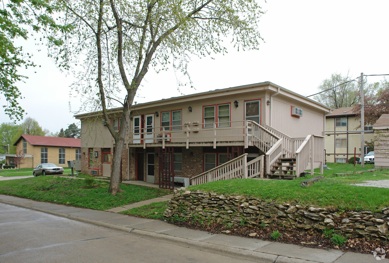 Willow Wood Apartments - Willow Wood Apartments