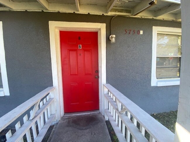 Photo - 1 Bedroom 1 Bath Duplex in Orlando for RENT!