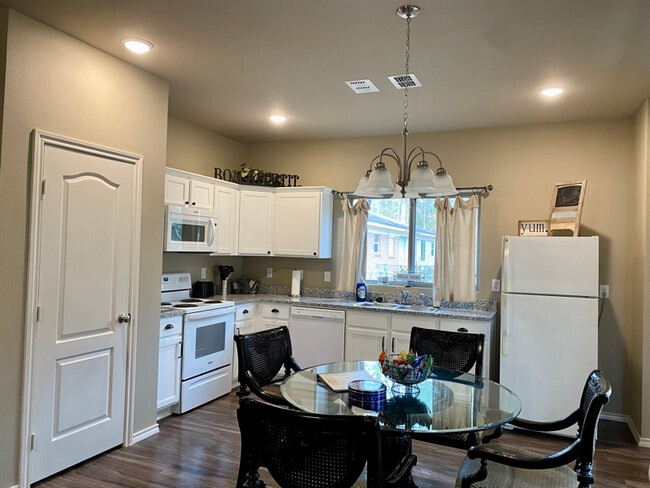 Photo - 798 Madison St