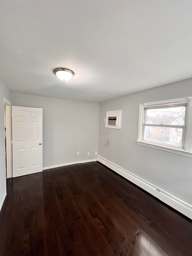 Photo - 82 W 27th St