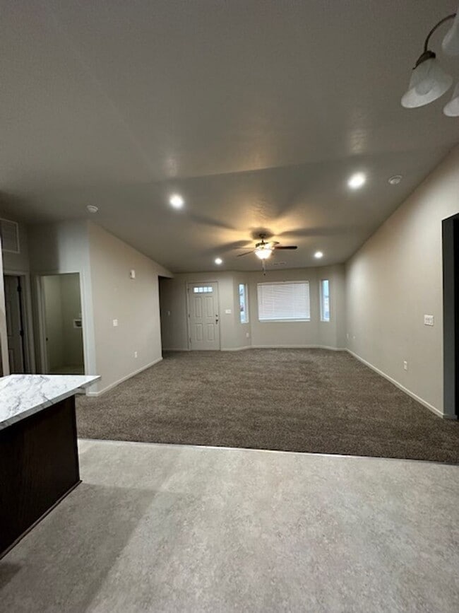 Photo - 3 Bedroom 2 Bath Home in Othello