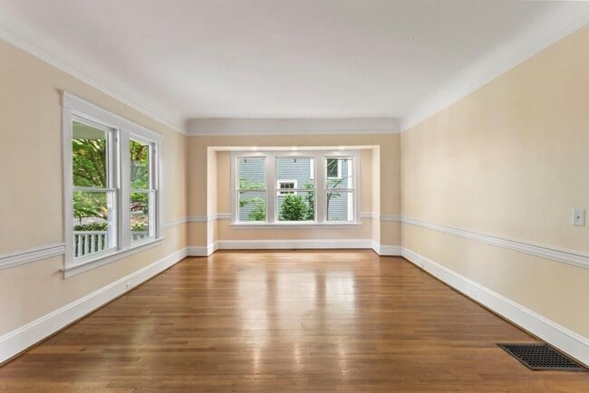 Photo - 327 Adams St