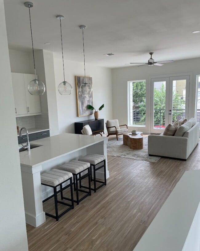 Building Photo - 2103 Holman St