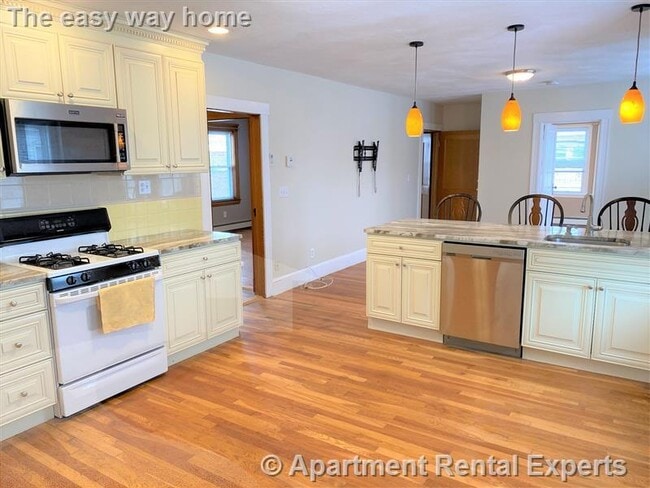 Building Photo - 167 Harvard St