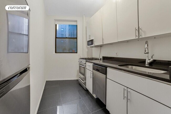 Photo - 234 E 50th St