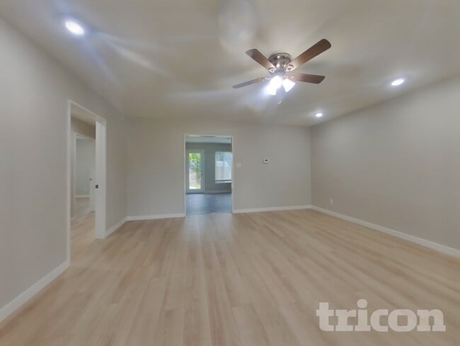 Photo - 126 Frost Dr