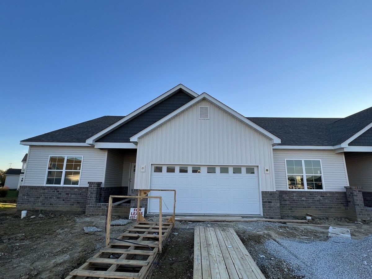 Front of Unit - 830 Applewood Creek Dr