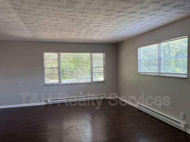 Photo - 849 Riverside Dr