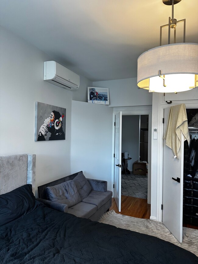 Photo - 710 Leonard St