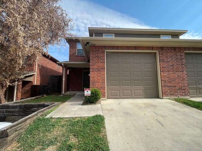 Building Photo - FREE October $$$ 3/2.5 Townhome w/ STUNNIN... Unit 7912 Branch Way