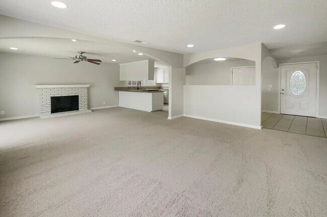 Photo - 5921 Hillsdale Blvd