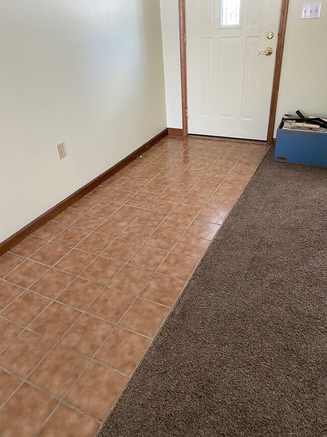 Entryway - 988 Taft Ave Apartments Unit B