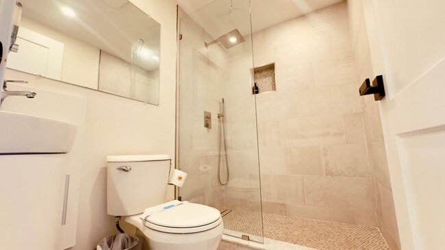 Building Photo - 617 Riverview Blvd