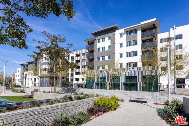 Building Photo - 11950 W Erwin St Unit B148-B148 Rental
